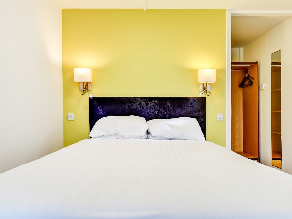 the hotel rafiya redditch