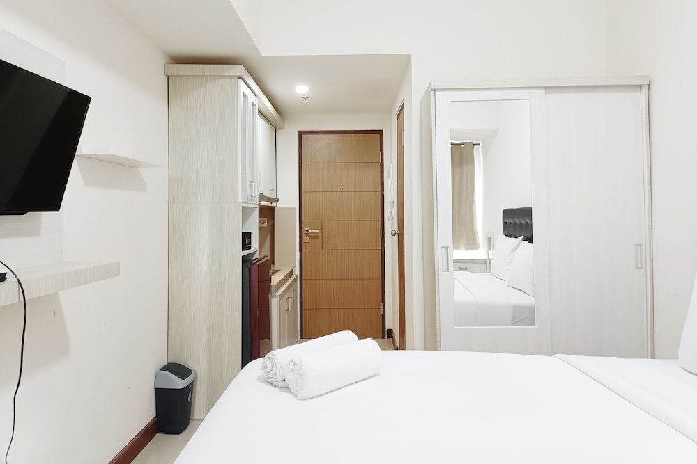 homey and tidy studio apartment at vida view makassar