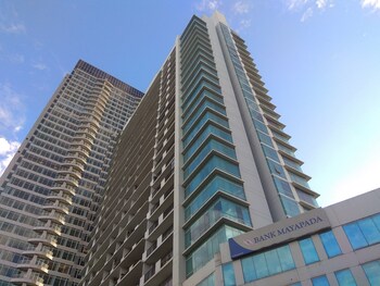 stunning studio apartment at ambassade residences