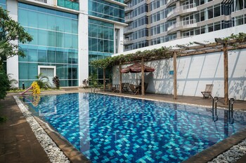 stunning studio apartment at ambassade residences