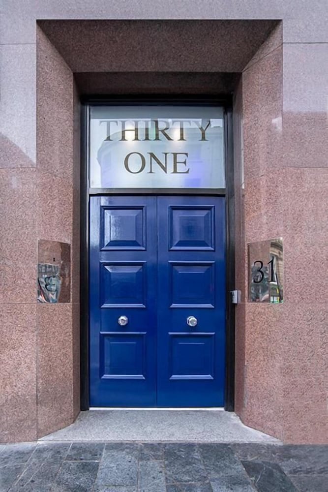 cavern quarter apts 31 north john st