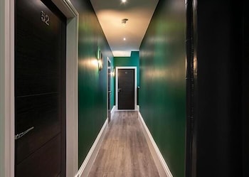 cavern quarter apts 31 north john st