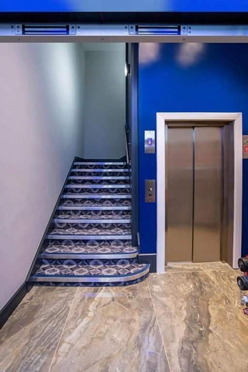 cavern quarter apts 31 north john st