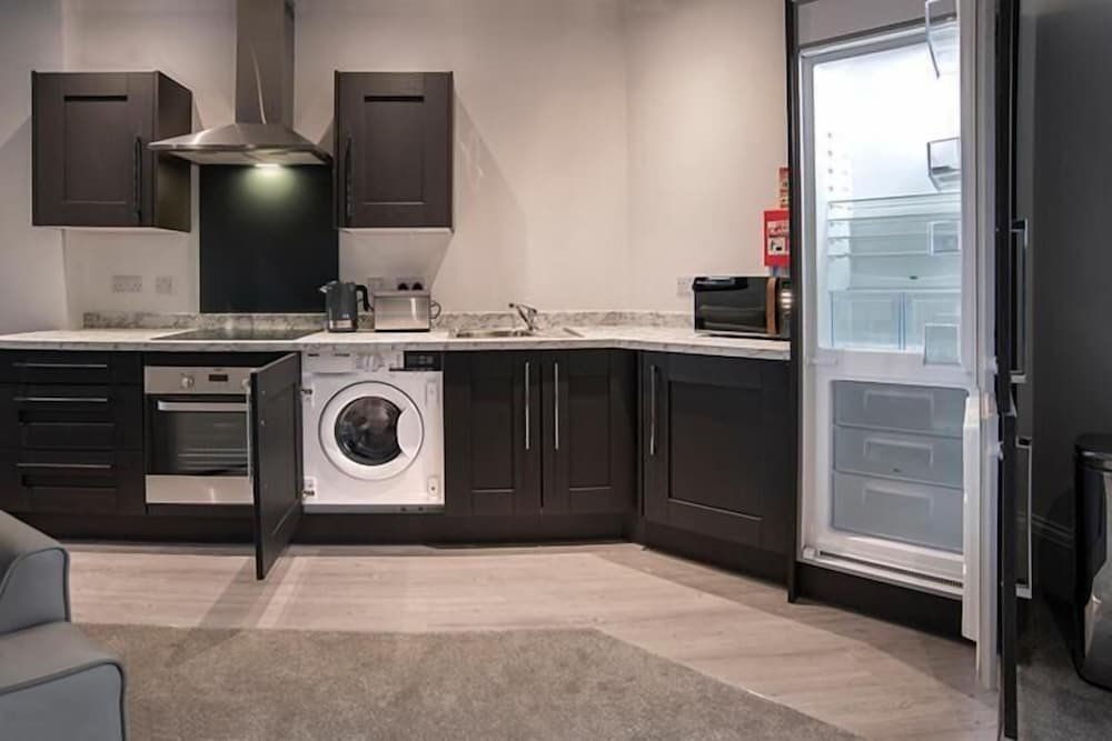 cavern quarter apts 31 north john st