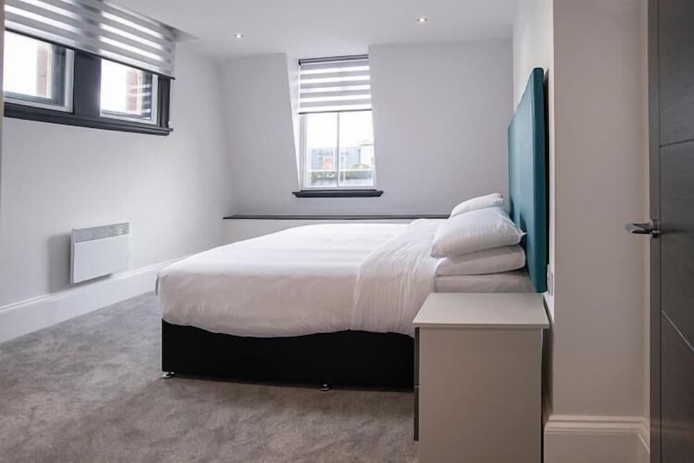 cavern quarter apts 31 north john st