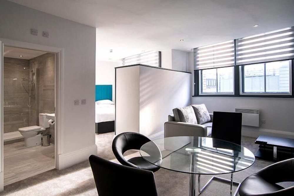 cavern quarter apts 31 north john st