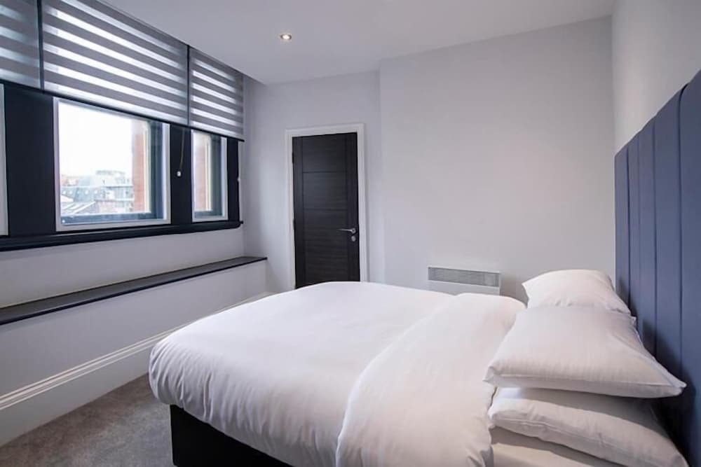 Cavern Quarter Apts - 31 North John St,,0 star