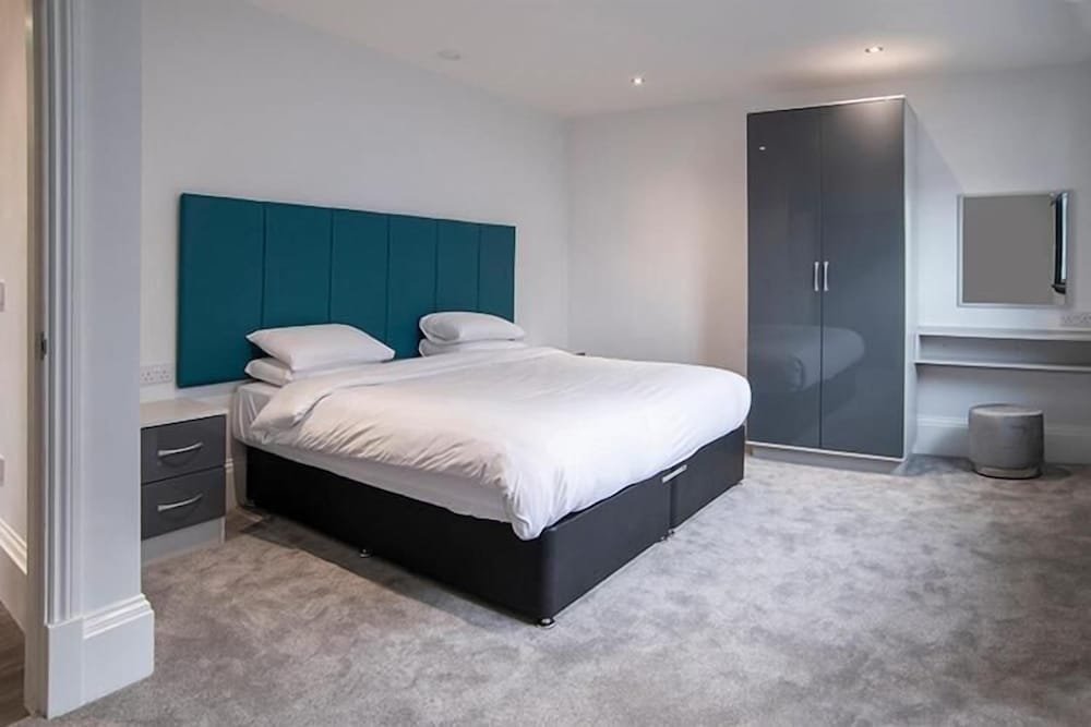 Cavern Quarter Apts - 31 North John St,,0 star