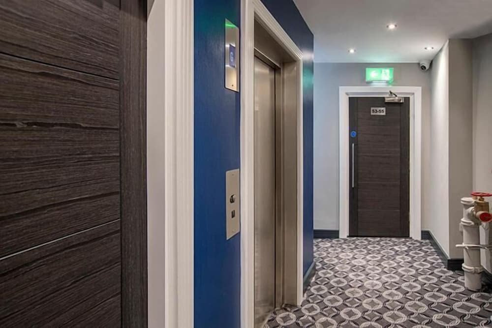 Cavern Quarter Apts - 31 North John St,,0 star