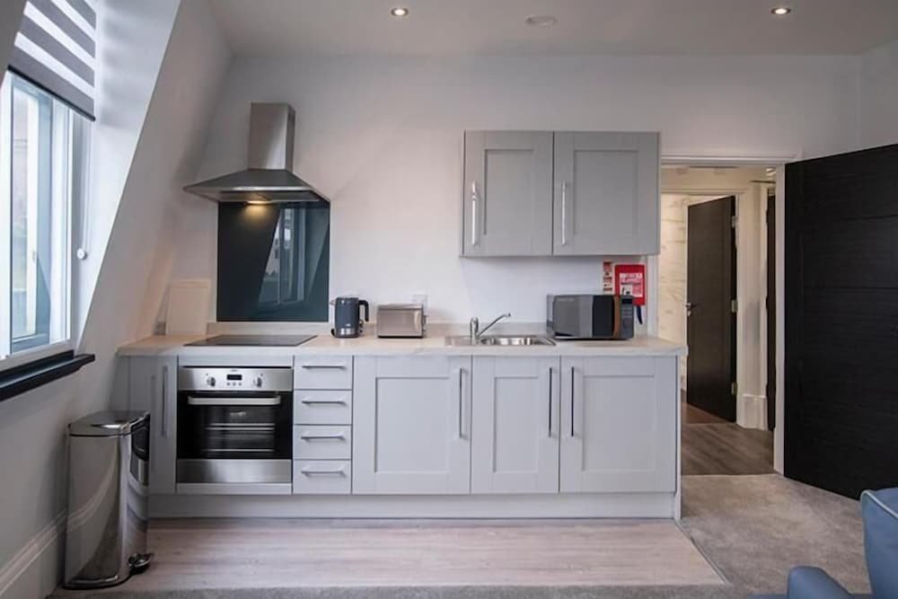 cavern quarter apts 31 north john st