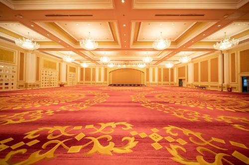 crowne plaza qingdao ocean spring resort by ihg