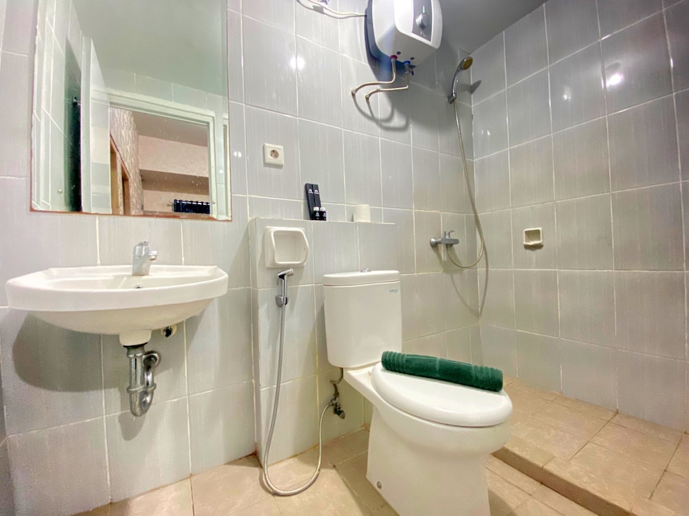 pleasant 2br apartment at newton residence