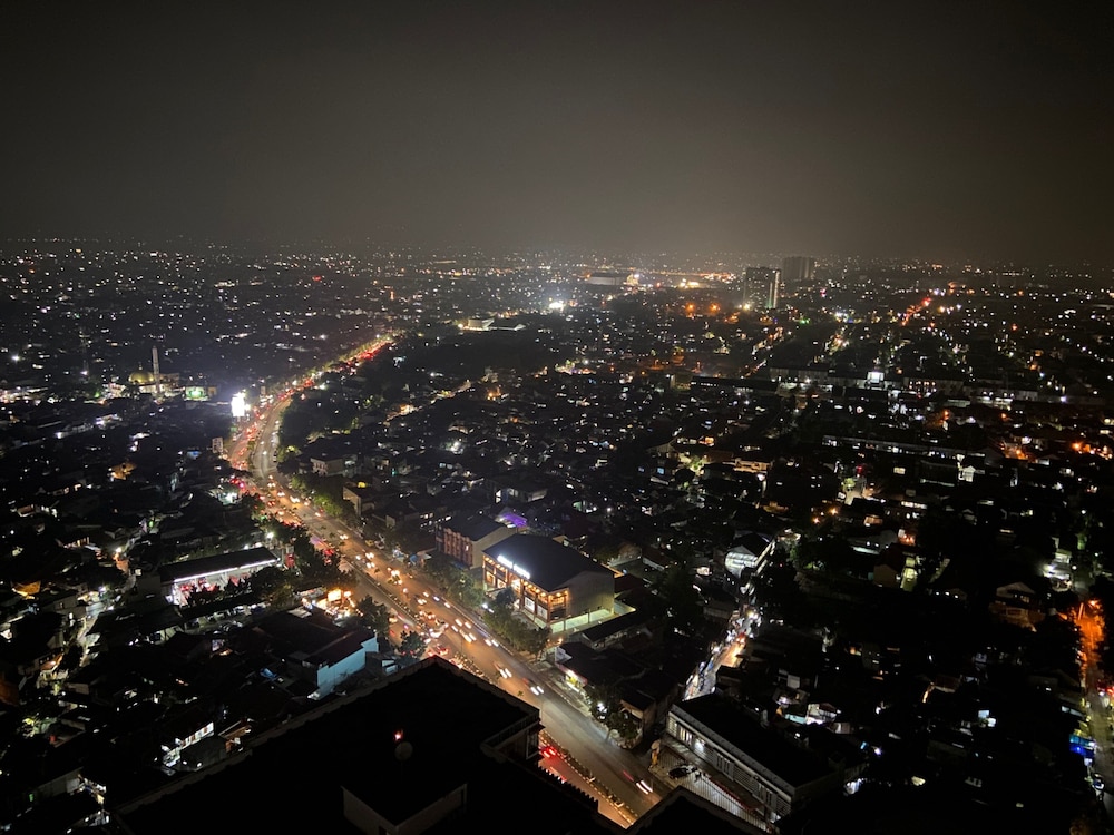 pleasant 2br apartment at newton residence