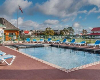 Mackinac Lodge,,2 star