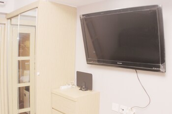 cozy and nice studio at oasis cikarang apartment