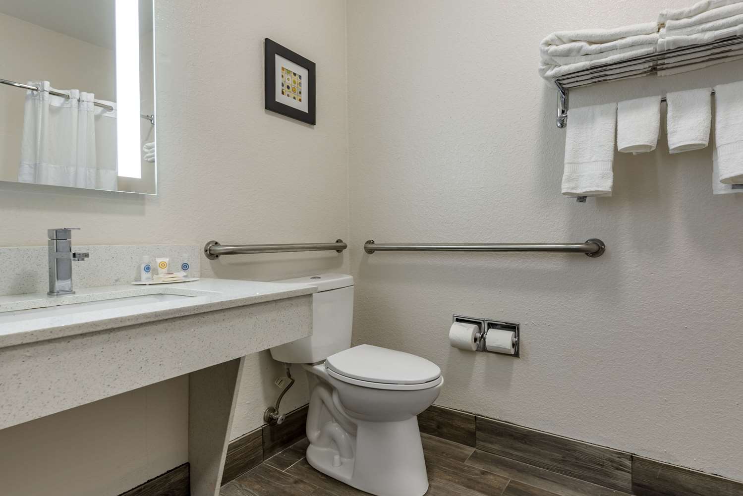 comfort inn and suites liverpool clay