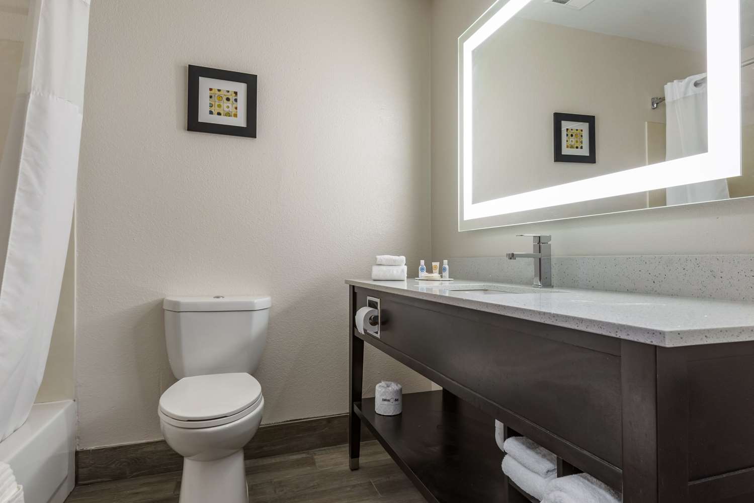 comfort inn and suites liverpool clay