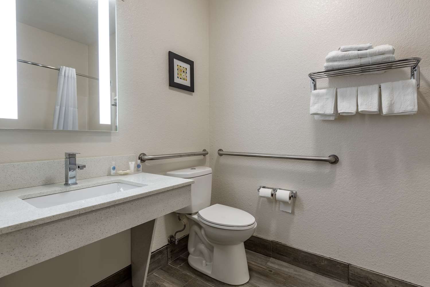comfort inn and suites liverpool clay