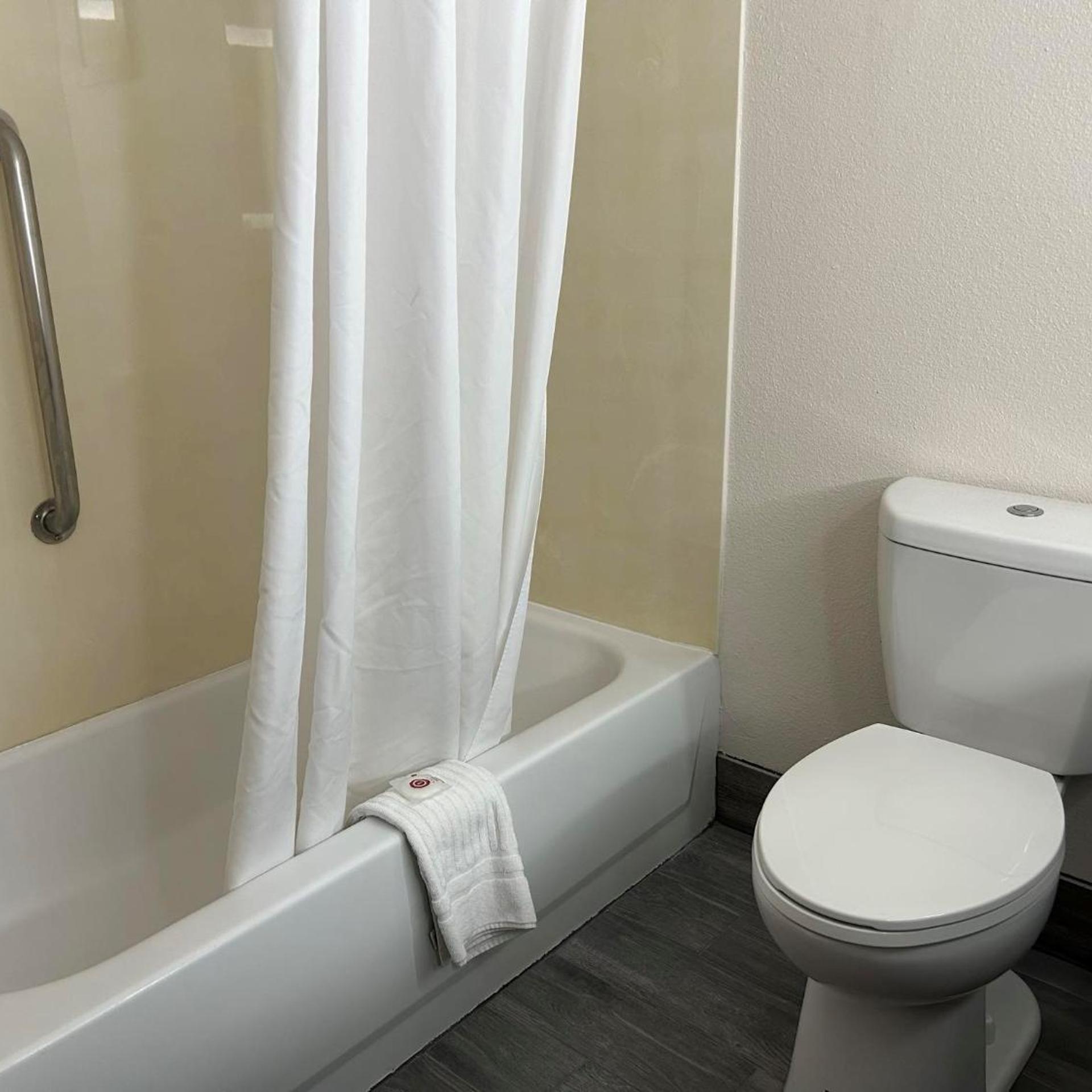 comfort inn and suites liverpool clay