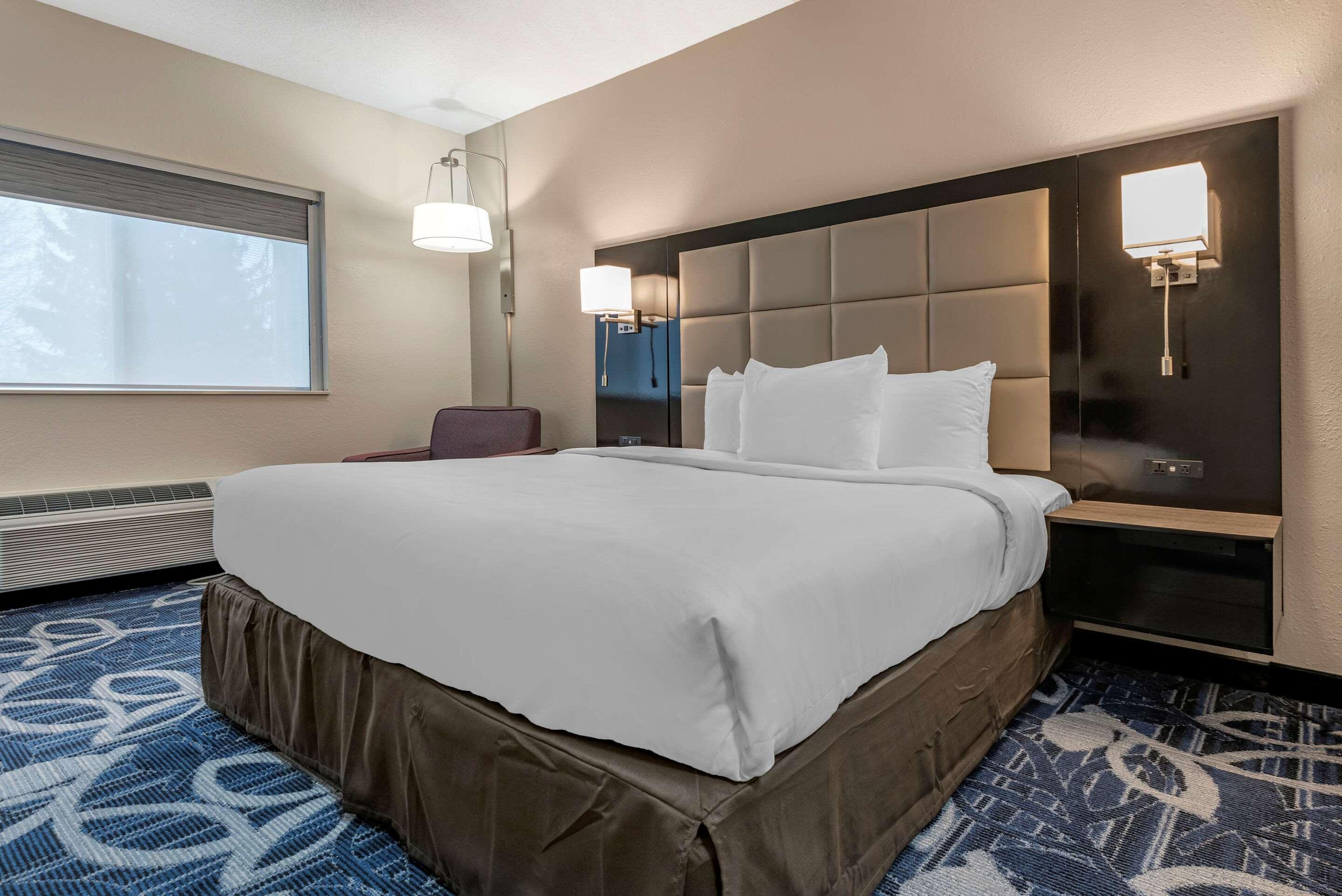 comfort inn and suites liverpool clay