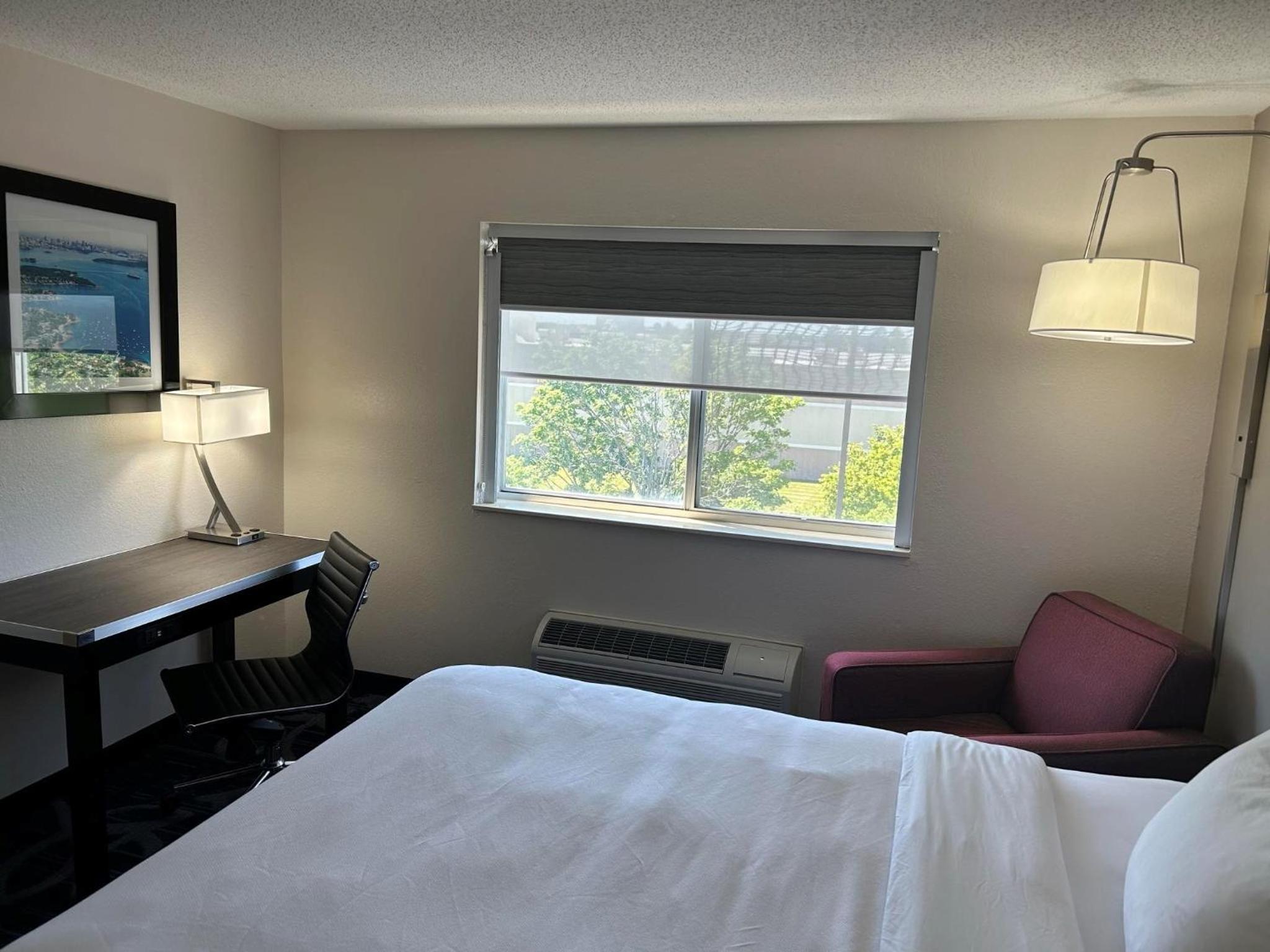 comfort inn and suites liverpool clay