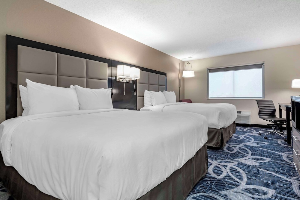 comfort inn and suites liverpool clay