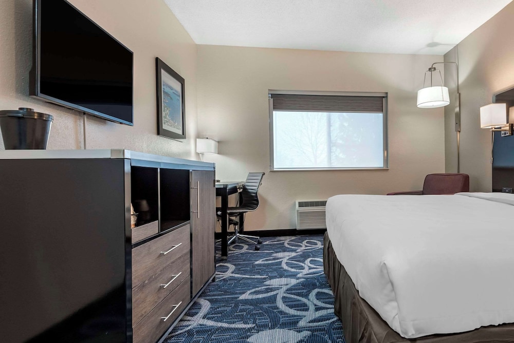 comfort inn and suites liverpool clay