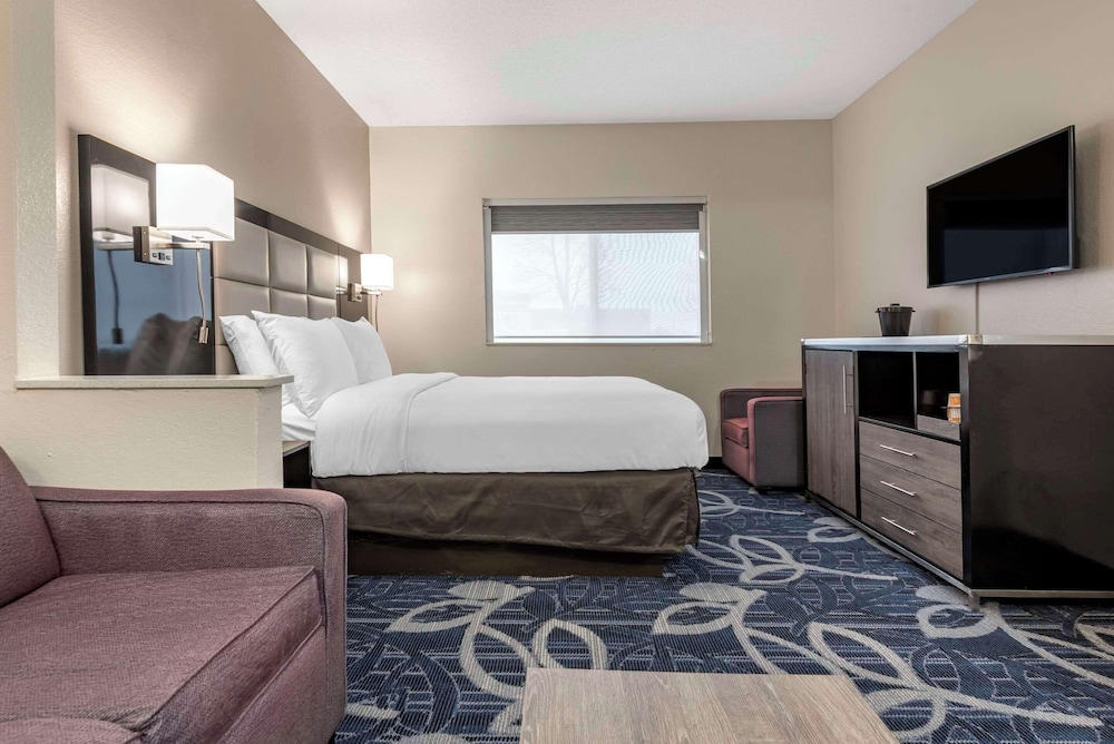 comfort inn and suites liverpool clay