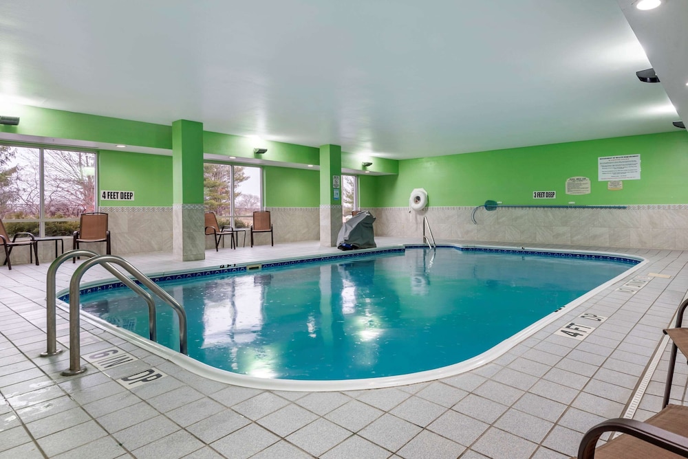 comfort inn and suites liverpool clay