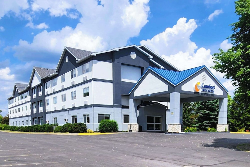 comfort inn and suites liverpool clay