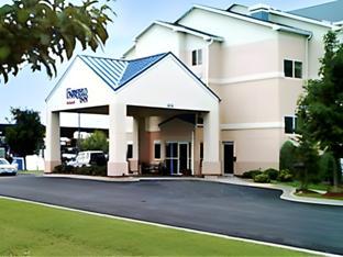 comfort inn and suites liverpool clay