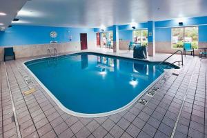 comfort inn and suites liverpool clay