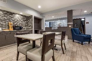 comfort inn and suites liverpool clay