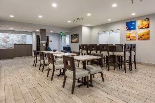 comfort inn and suites liverpool clay