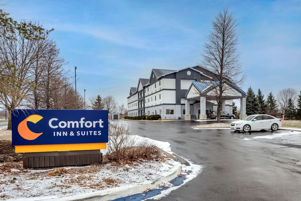 comfort inn and suites liverpool clay