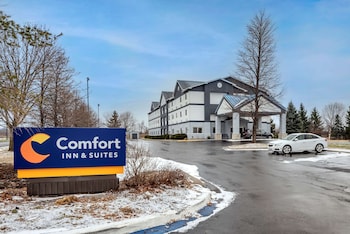 comfort inn and suites liverpool clay