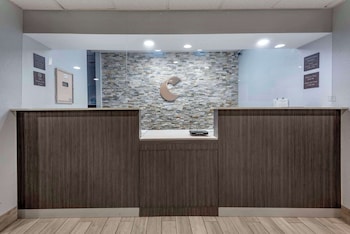 comfort inn and suites liverpool clay