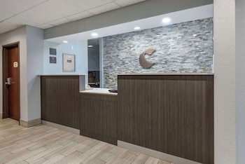 comfort inn and suites liverpool clay