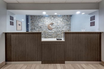 comfort inn and suites liverpool clay