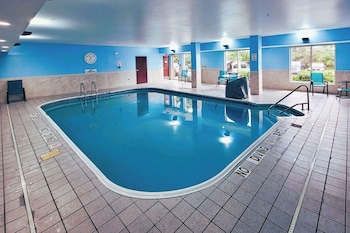 comfort inn and suites liverpool clay