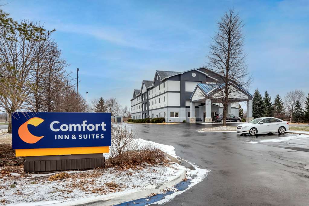 comfort inn and suites liverpool clay