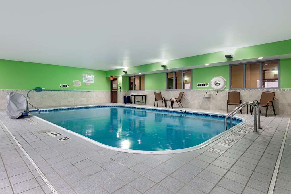 comfort inn and suites liverpool clay