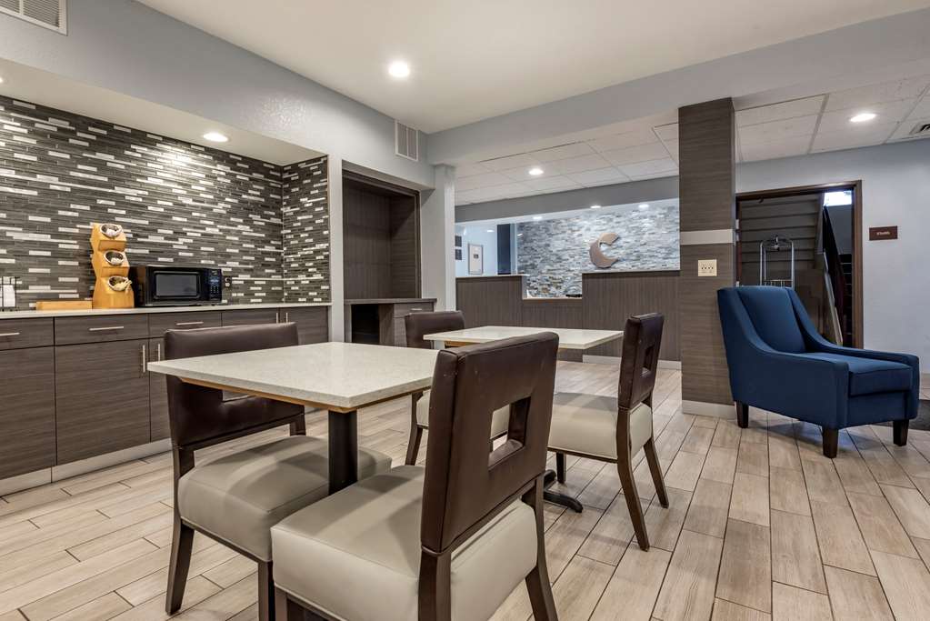 comfort inn and suites liverpool clay