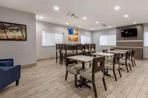 comfort inn and suites liverpool clay