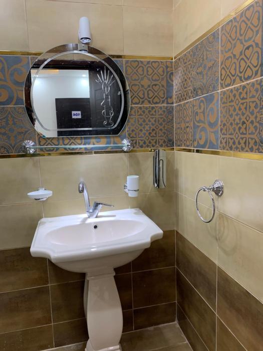 king tut hostel
