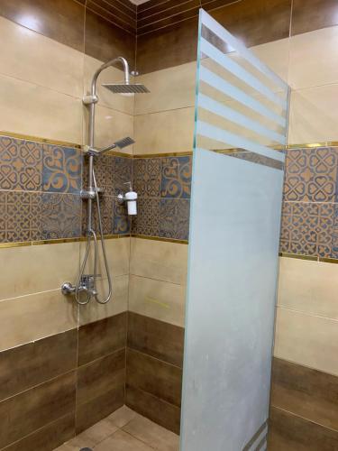 king tut hostel