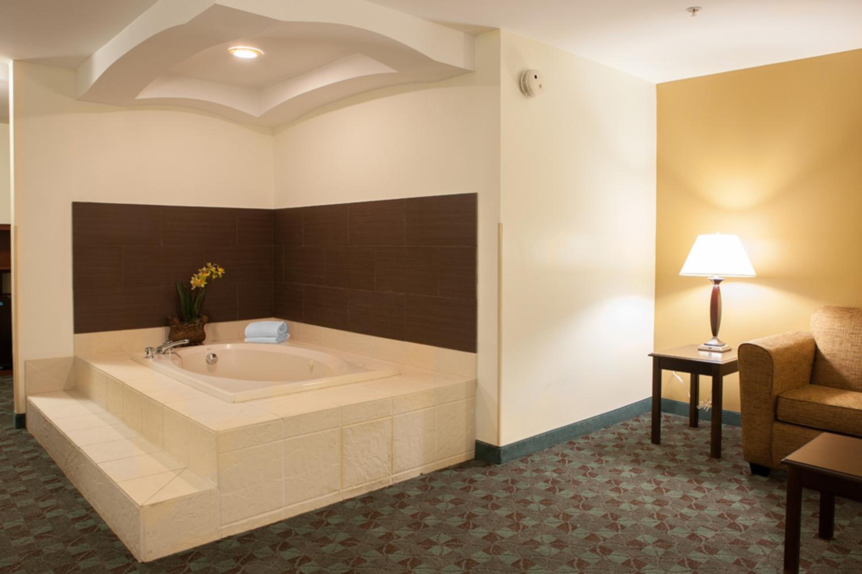 holiday inn express hotel and suites canton by ihg