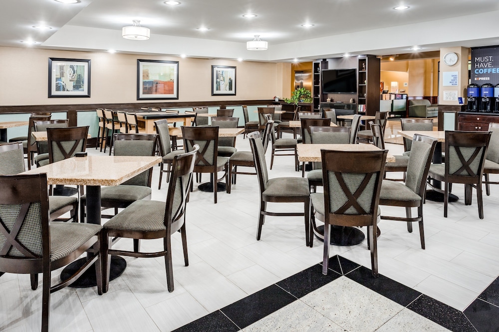 holiday inn express hotel and suites canton by ihg