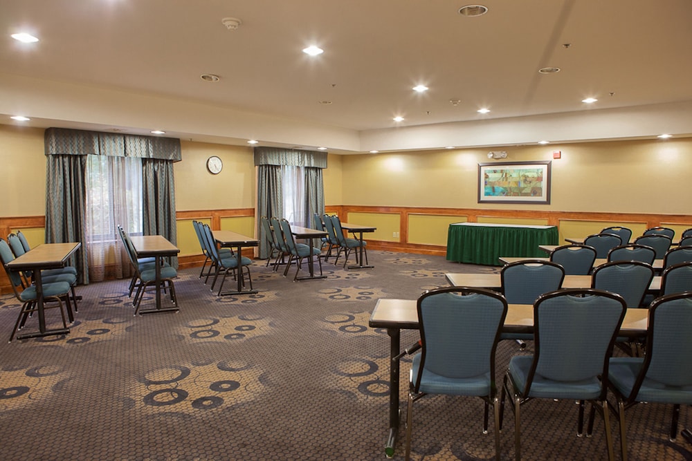 holiday inn express hotel and suites canton by ihg