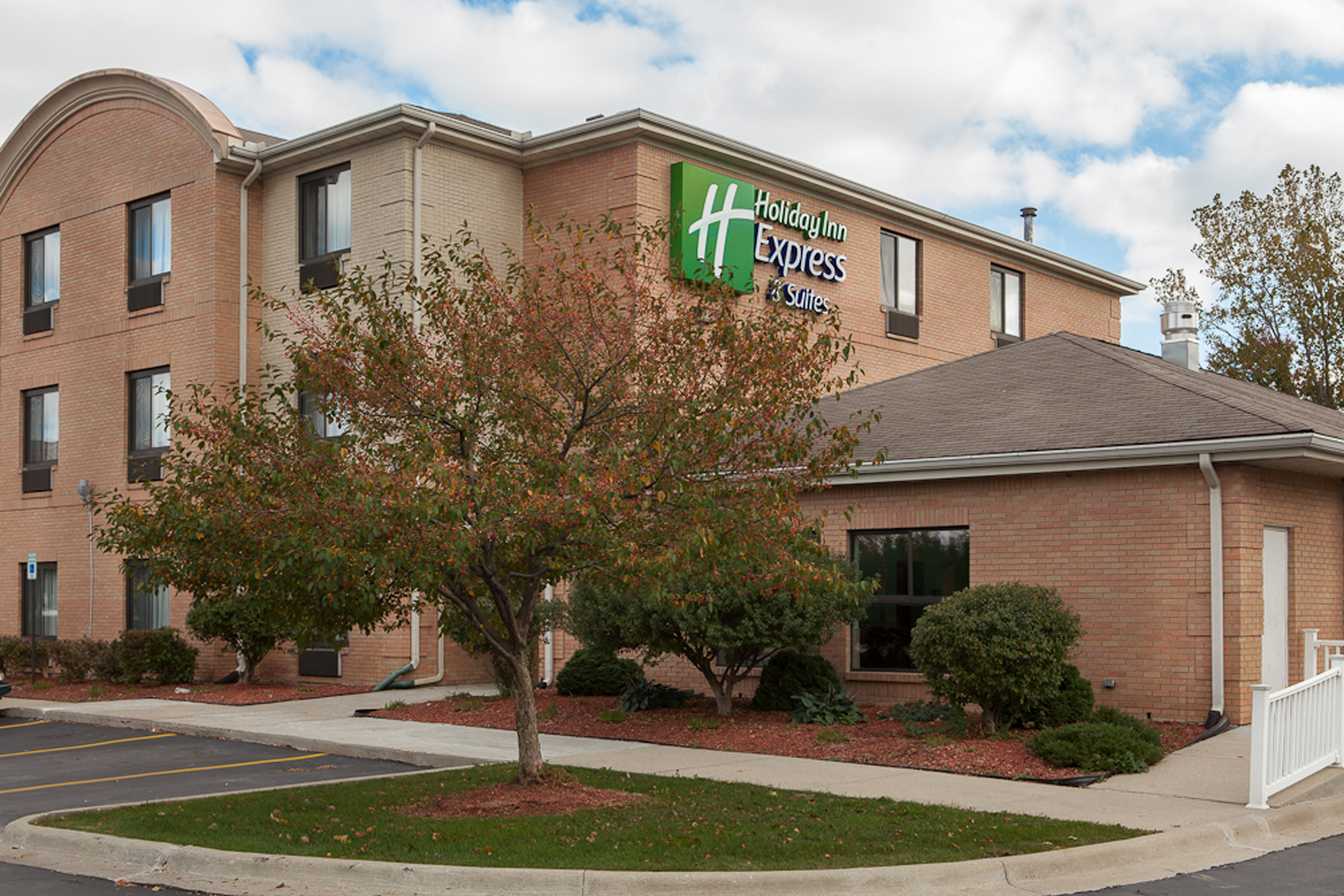 holiday inn express hotel and suites canton by ihg